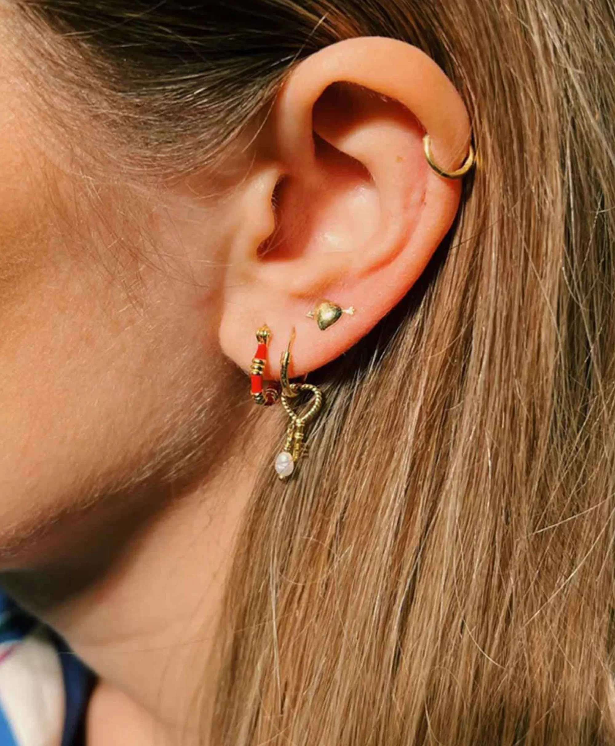 Anna e Nina - Orecchini Eleganti a Bottone con Design a Cupido, Argento e Placcatura Oro, Perle Delicate