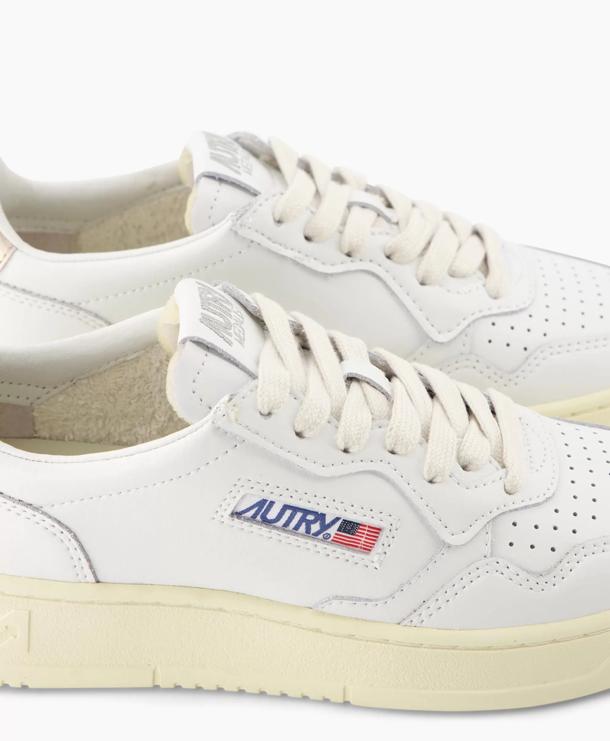Scarpe Sportive Autry Medalist Low Donna in Tonalità Oro - Design Elegante e Stile Sportivo