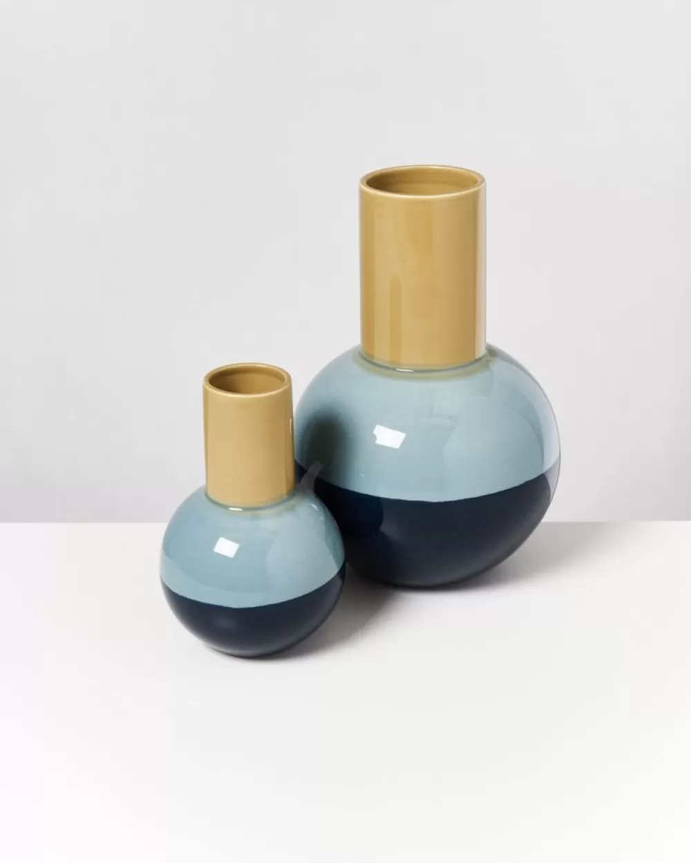Vaso decorativo Bola modello M - tonalità verde salvia e blu navy, design esclusivo