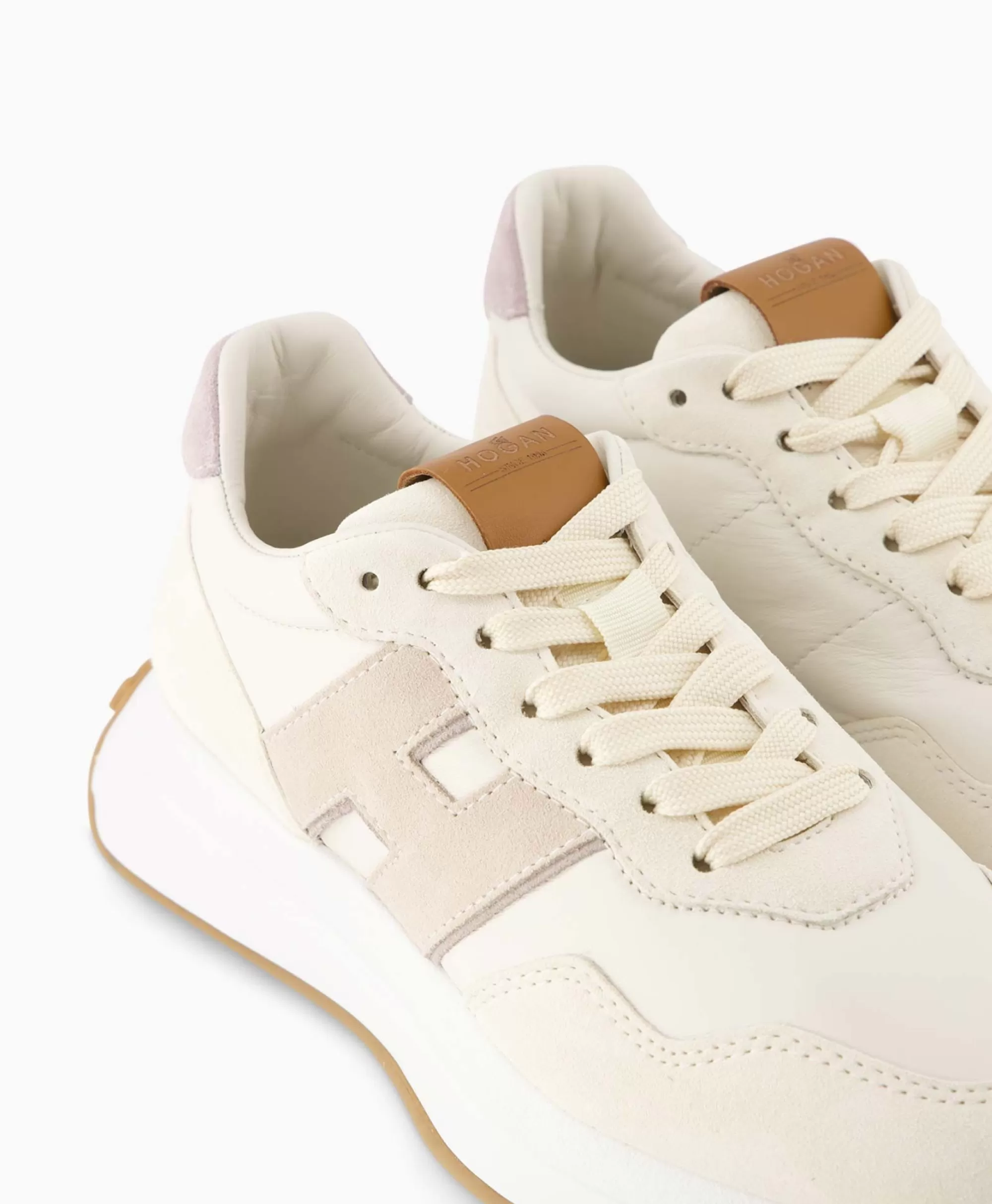 Scarpe Sportive Hogan H-Patch in Tonalità Off-White con Decorazione a Contrasto - Design Moderno e Confortevoli