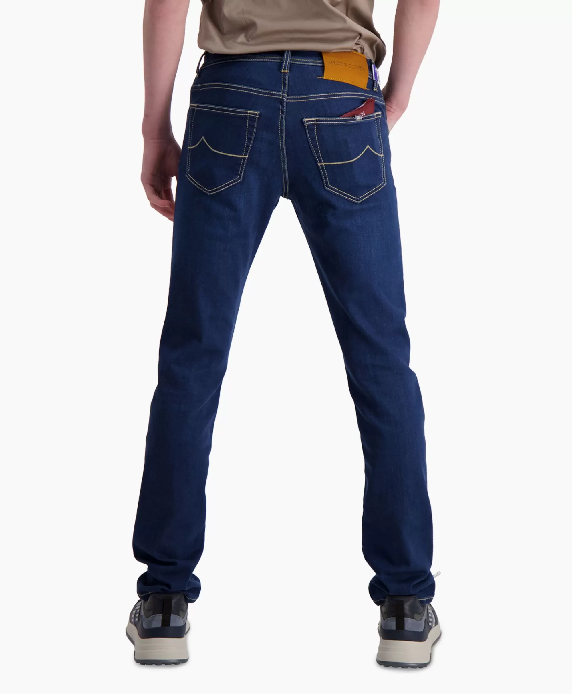 Jeans Jacob Cohen Slim Ultra Aderente - 5 Tasche Denim Medio Blu | Modello Super Stretto Comodo 

(，，