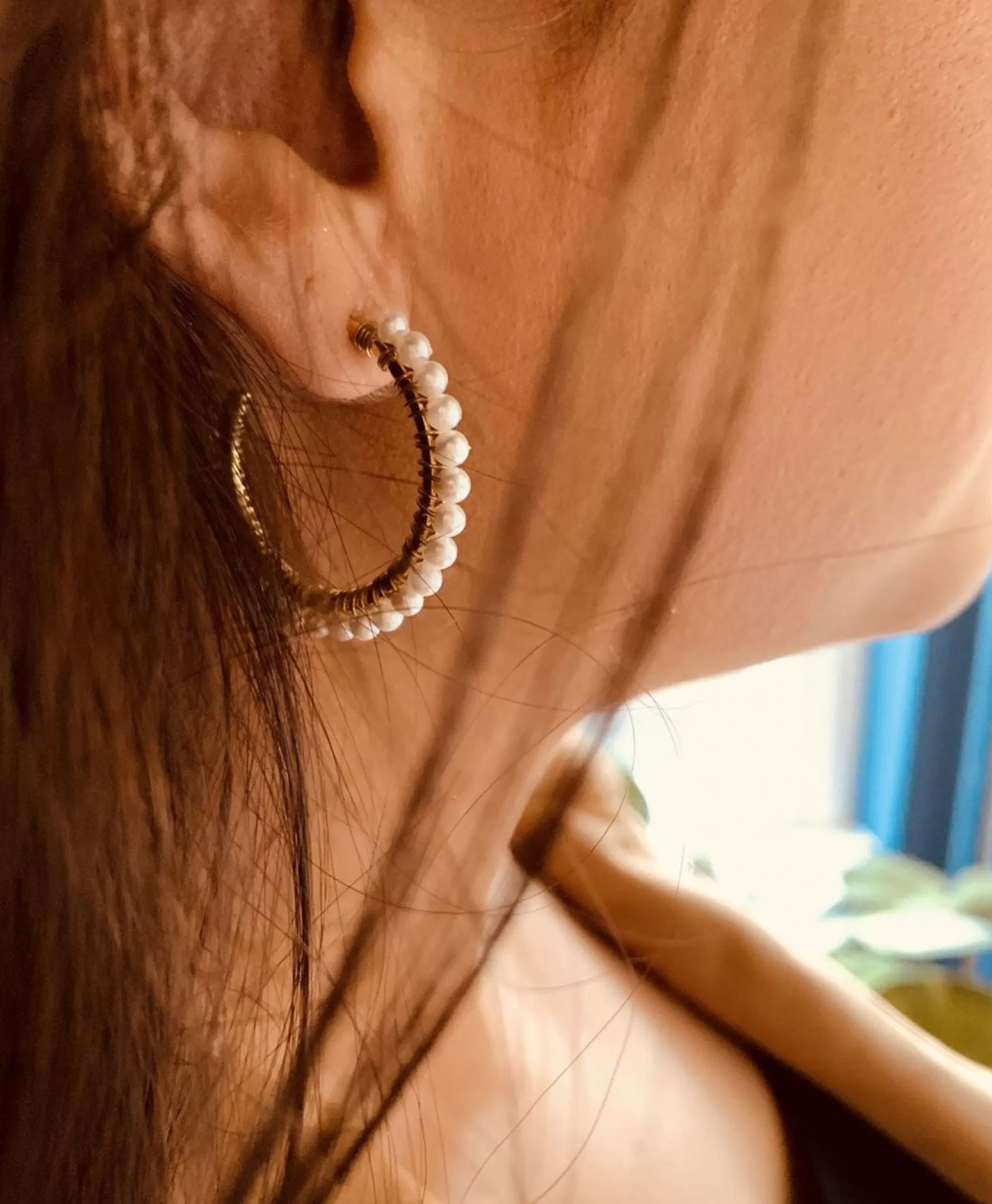 LOTT Sieraden - Orecchini a Cerchio con Perla in Bianco Rotto