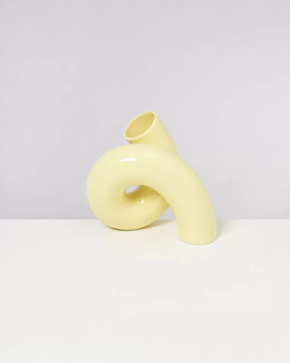 Elegante Vaso Viparita in Vetro Largo - Colore Giallo Brillante, Design Moderno per Arredamento Casa e Hotel - Serie Miio by Ju Schnee