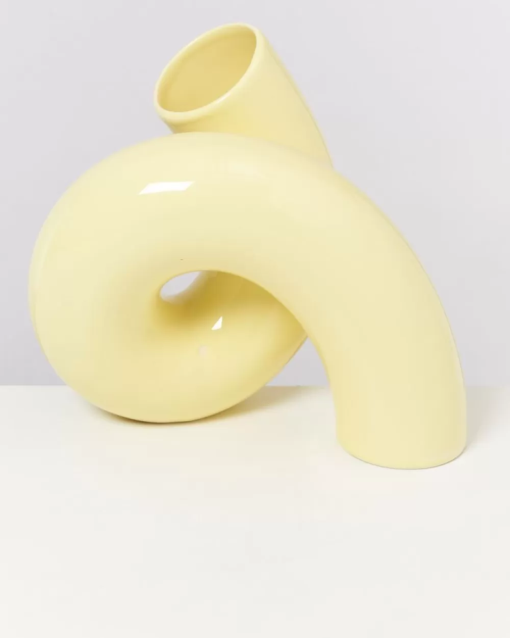 Elegante Vaso Viparita in Vetro Largo - Colore Giallo Brillante, Design Moderno per Arredamento Casa e Hotel - Serie Miio by Ju Schnee
