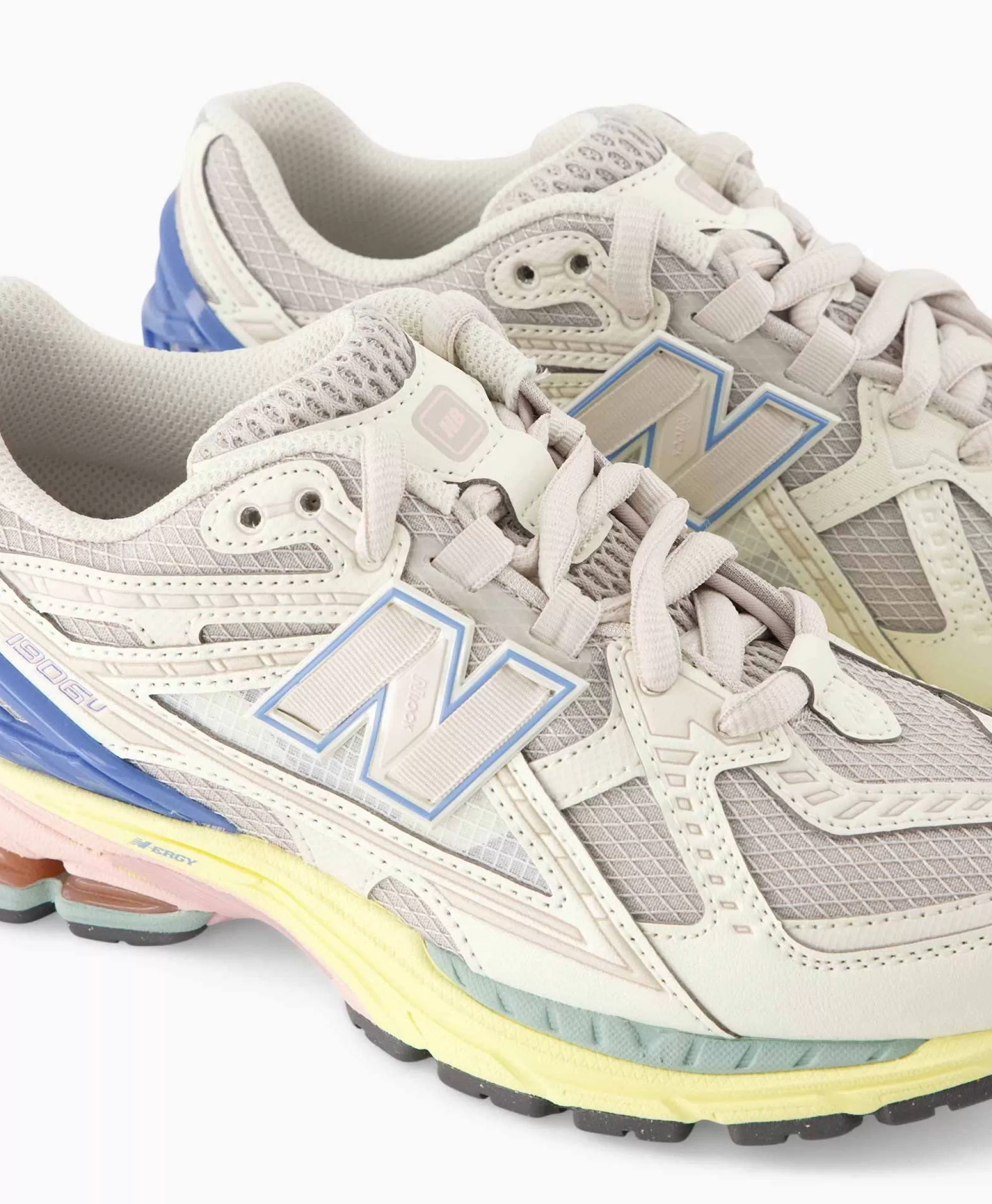 New Balance 1906R Uomo - Scarpe Sportive Retro con Tonalità Ecru e Design Cushioned per Massimo Conforto
