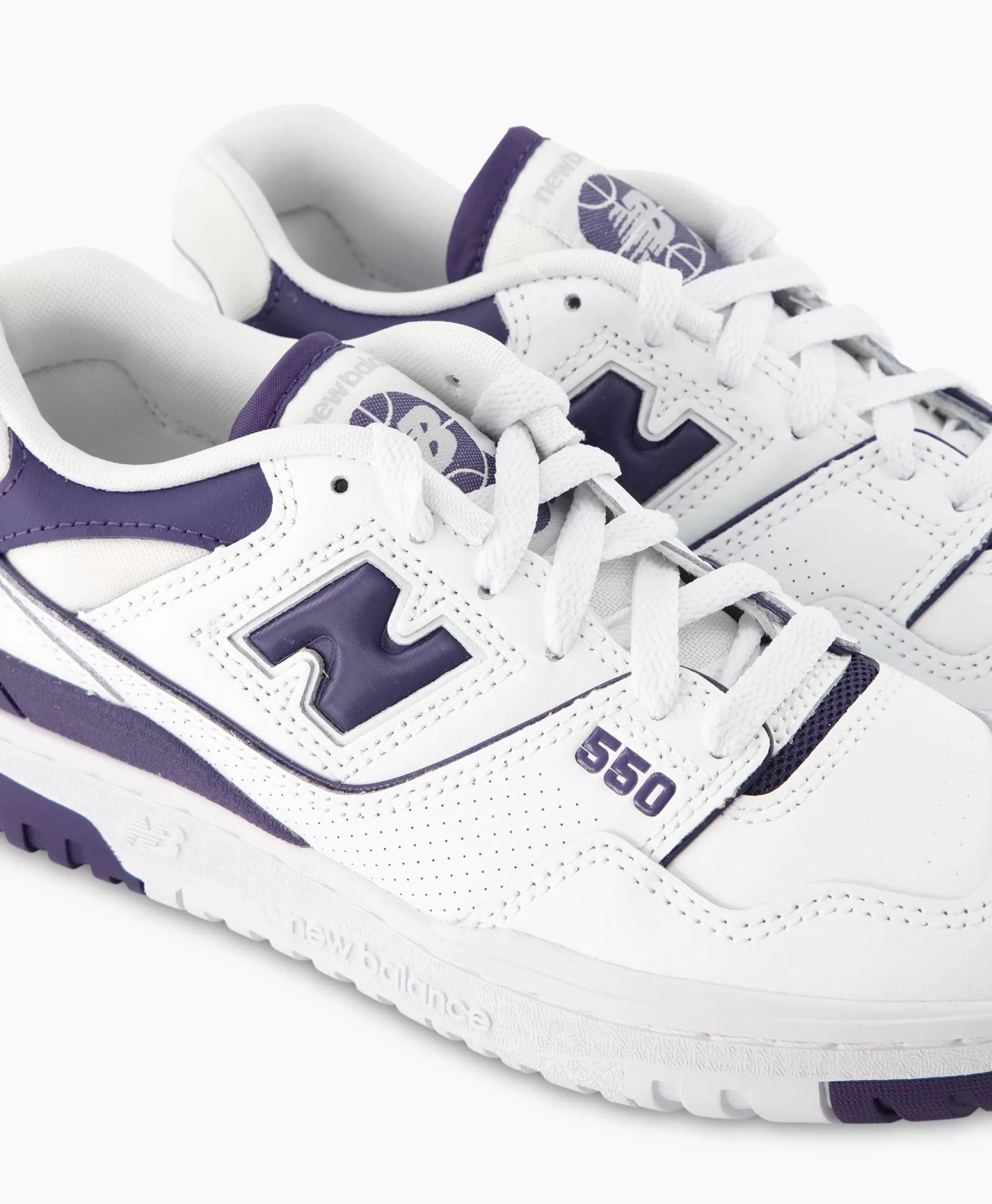 New Balance 550 Blu Notte: Scarpe Sportive con Stile Retrò e Dettagli in Pelle - Versione Unisex per Massimo Comfort 

(：，：，，，，SEO)
